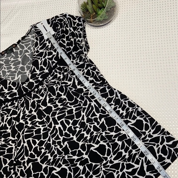 𝅺SUZIE in the City Animal Print Top - Picture 5 of 6